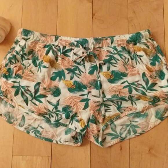 🌴 Tropical Rayon Shorts by DOO Australia size Medium - Picture 1 of 3